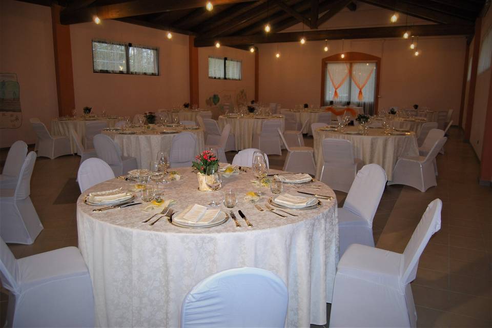 Tavolo apparecchiato
