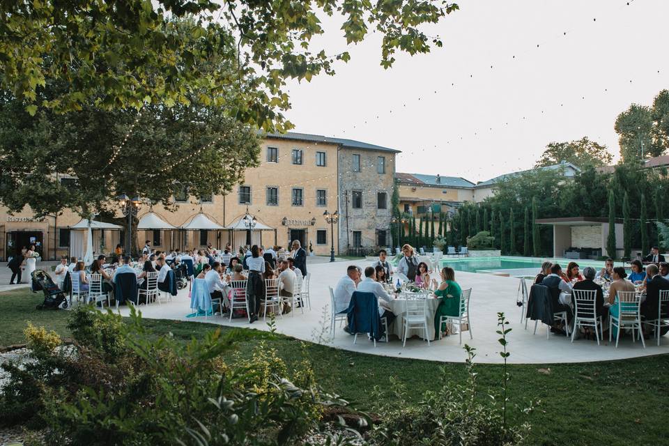 Tavoli bordo piscina