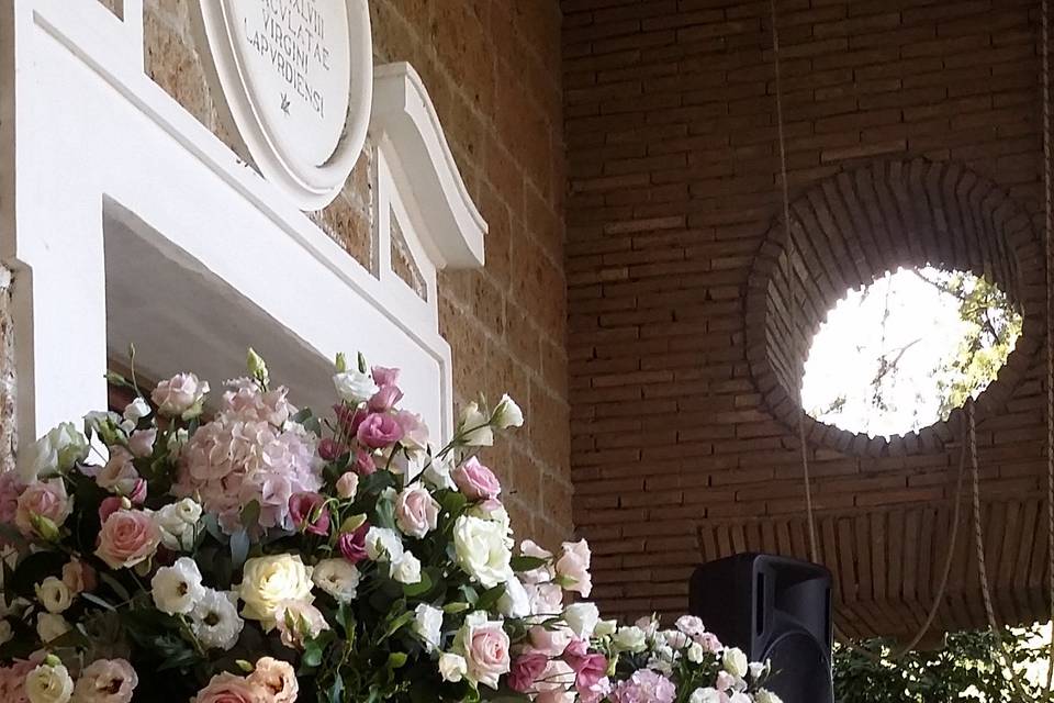 Allestimento fiori chiesa