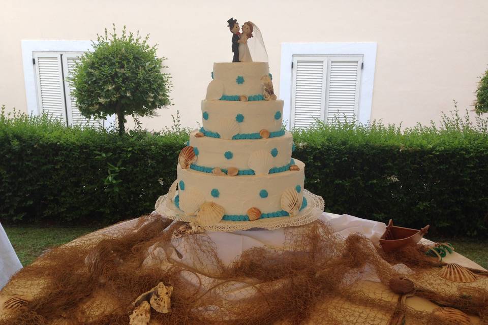 Wedding cake mare