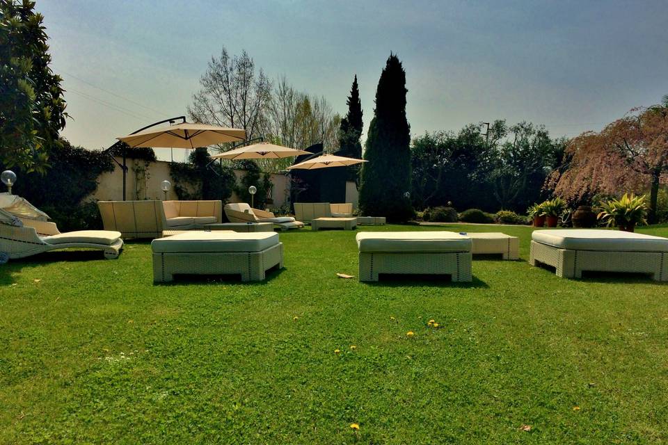 Giardino allestimento divani