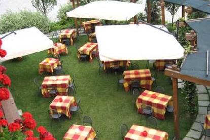 Tavoli in giardino