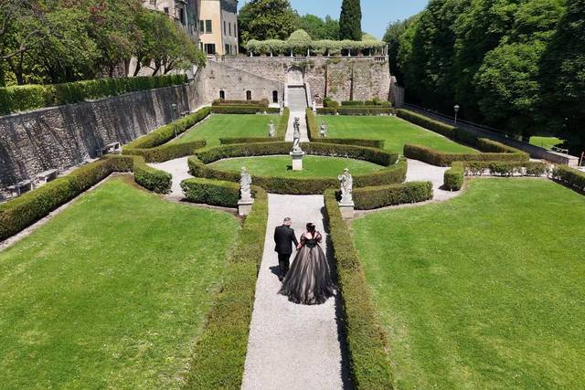 Sposi in nero, dal drone