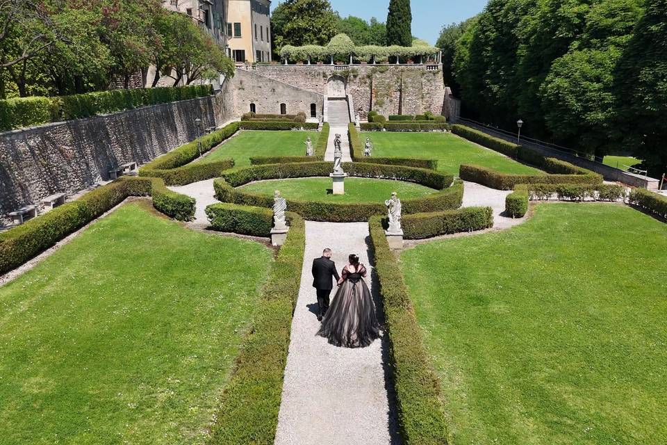 Sposi in nero, dal drone