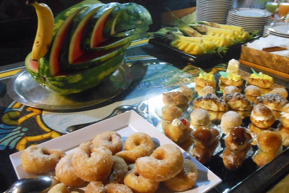 Buffet di frutta e dolci