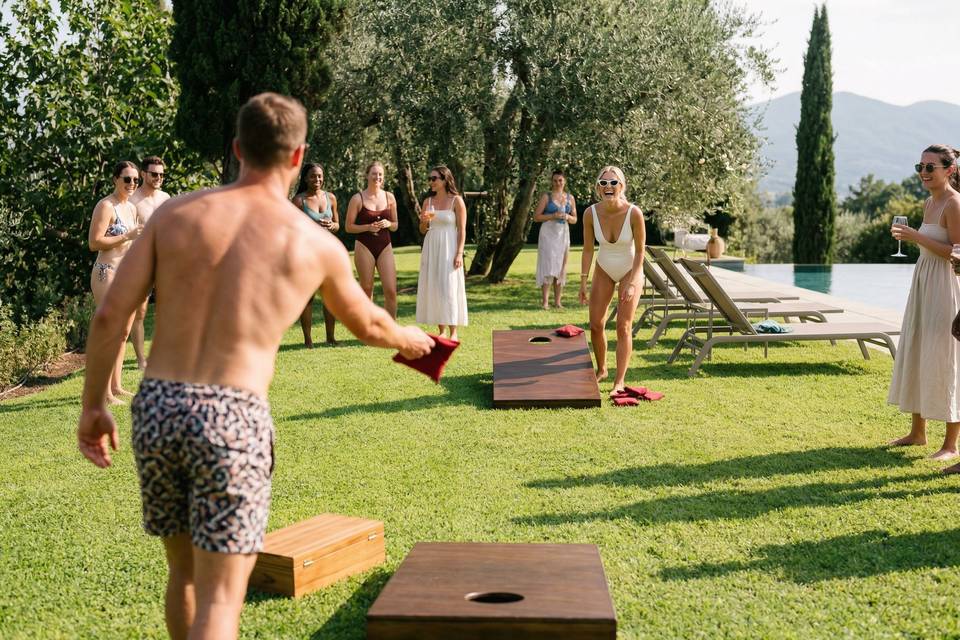 Cornhole pool pary