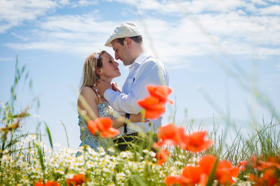 Due fotografe papaveri sposi