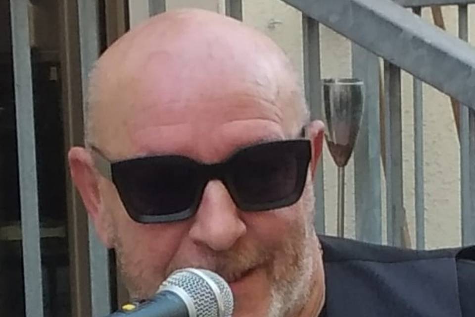 Fred Dance live
