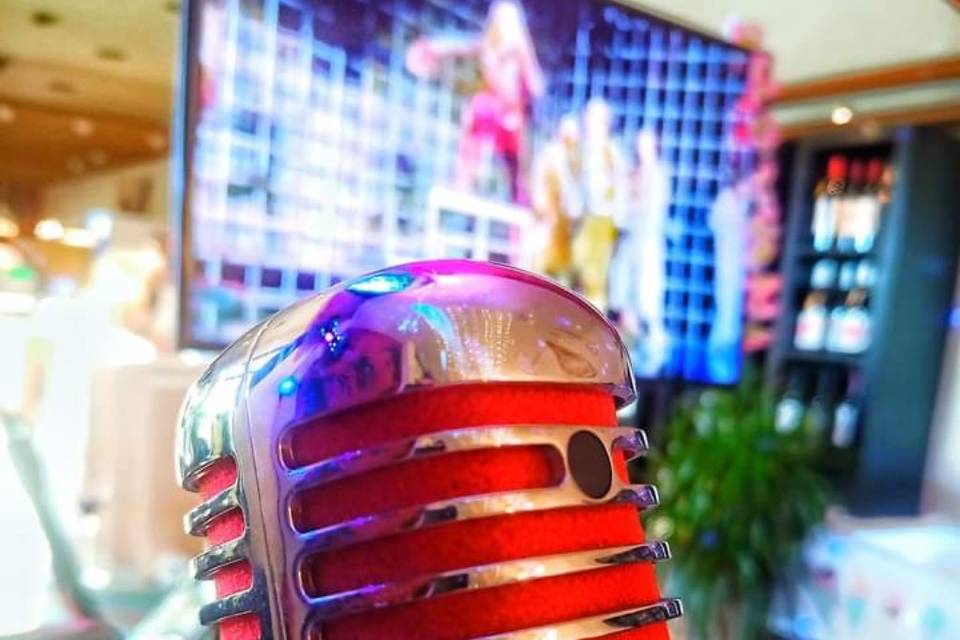 KARAOKE LIVE