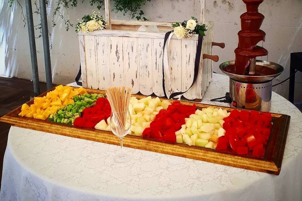 Buffet di frutta in ciocco