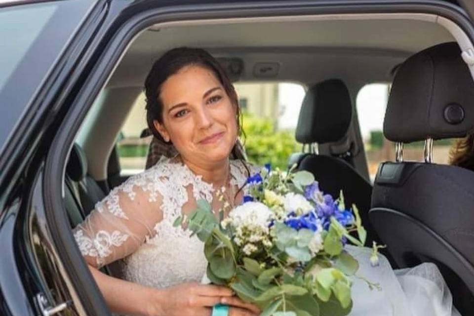 La sposa con il suo bouquet