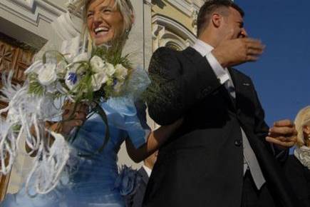 Foto matrimonio: gli sposi escono dalla chiesa