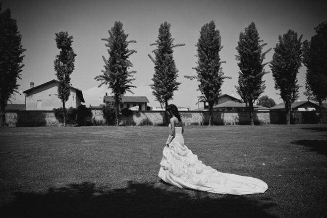 Foto matrimonio: la sposa che passeggia