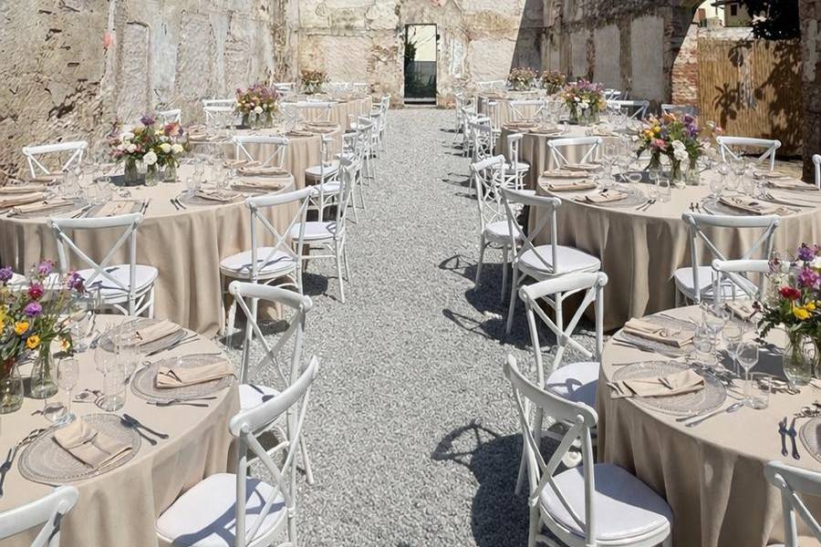 Cena all'aperto in villa