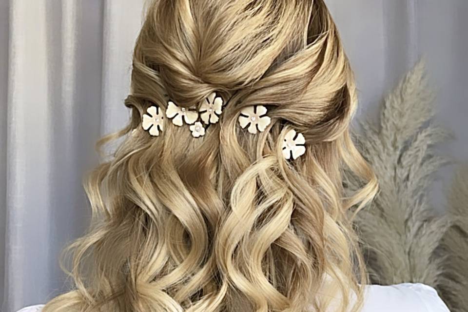 32 ottime idee su Acconciature da sposa con velo  acconciature,  acconciature da sposa con velo, acconciature capelli lunghi sposa