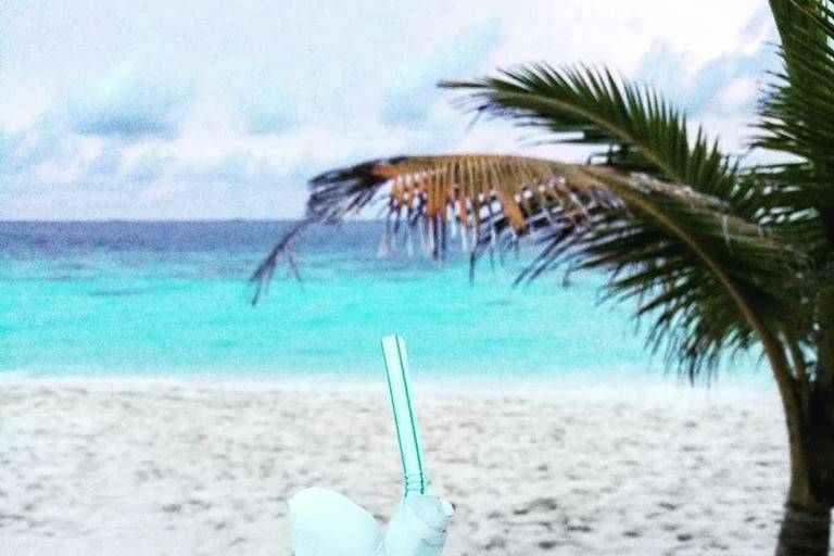 Cocktail e spiaggia Maldiviana