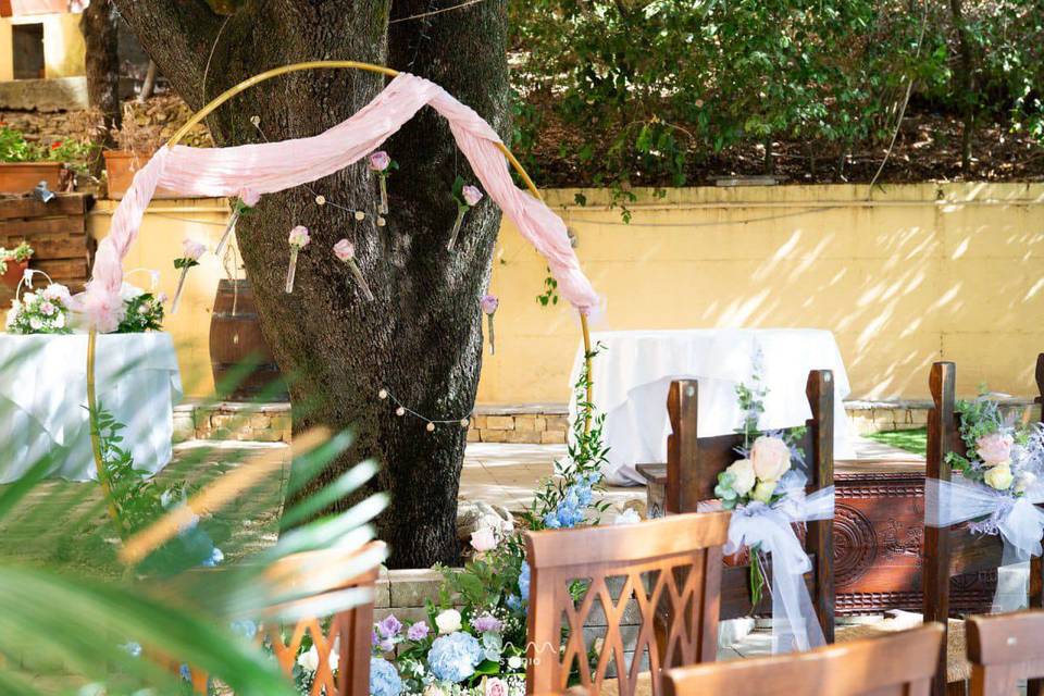 Arco con Allestimento Floreale