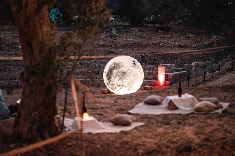 Luna installazione luminosa