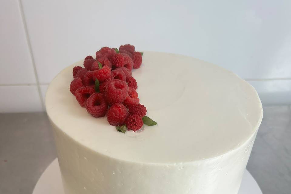 Torta a cilindro con lamponi