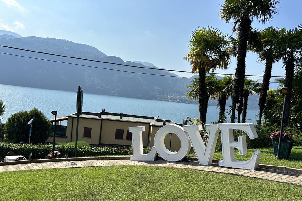 Love con vista lago