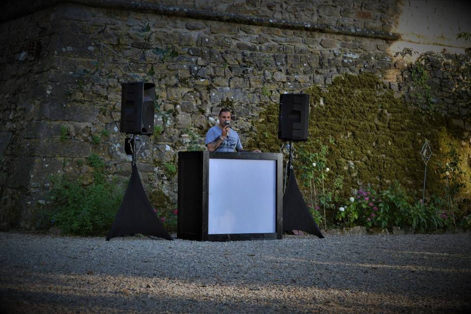 Tavolo Dj con videoproiezione