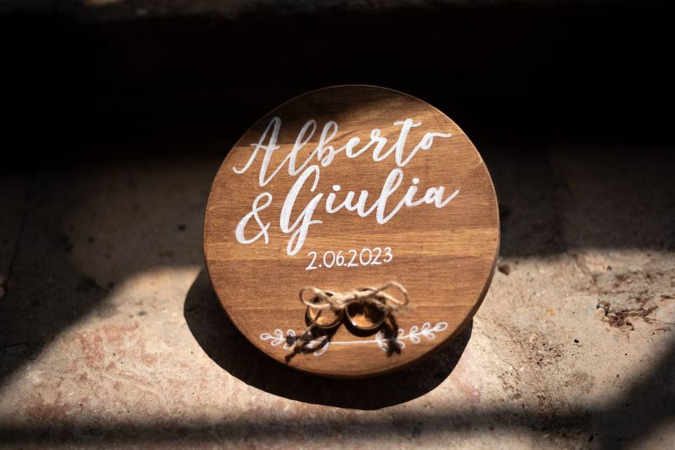 Portafedi in legno