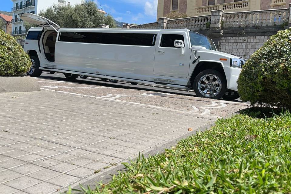 Limousine hummer