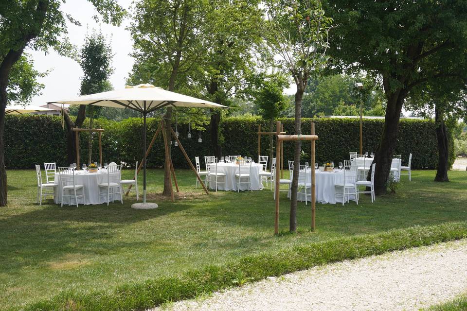 A pranzo in giardino