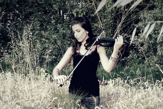Monica - electric violin