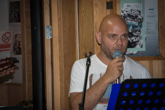 Carmelo Caserta(Voce2chitarra)