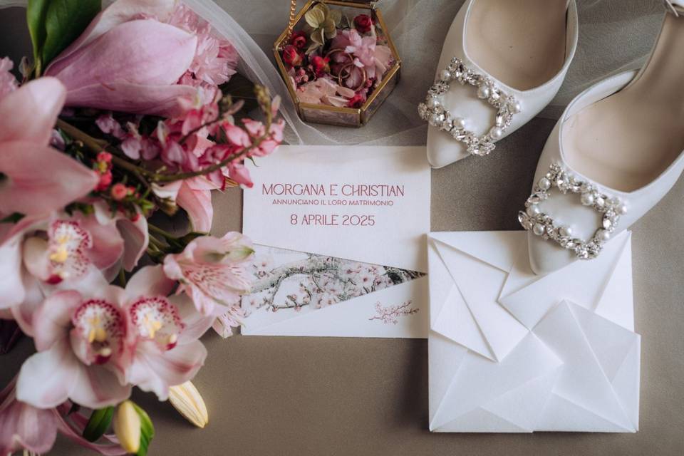 Custom invite and bouquet