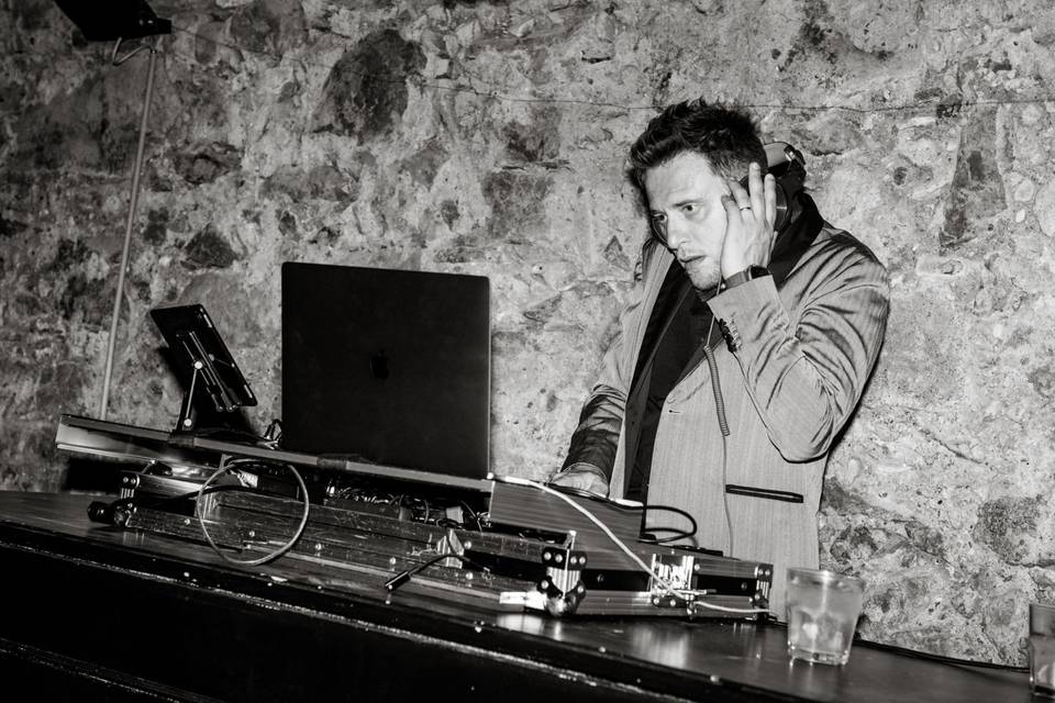 🎧🔊🔊