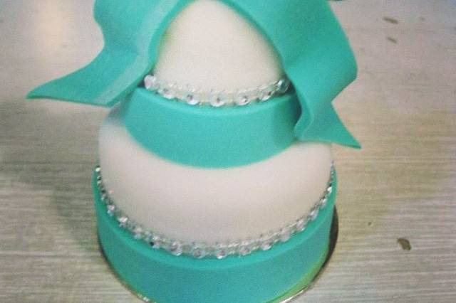 Mini wedding cake