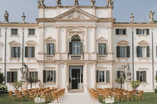 Setup per cerimonia all'aperto