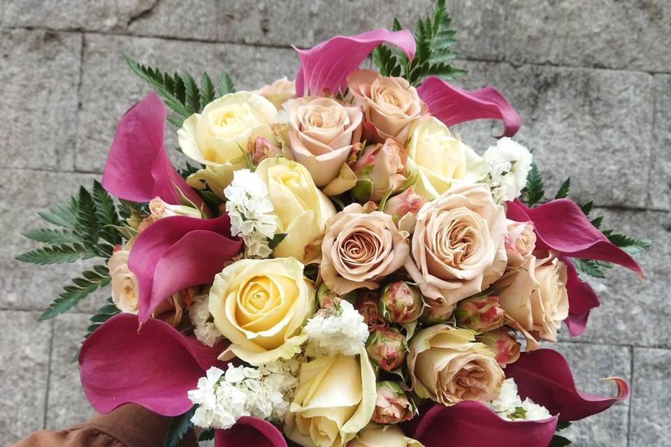 Bouquet calle bordeaux