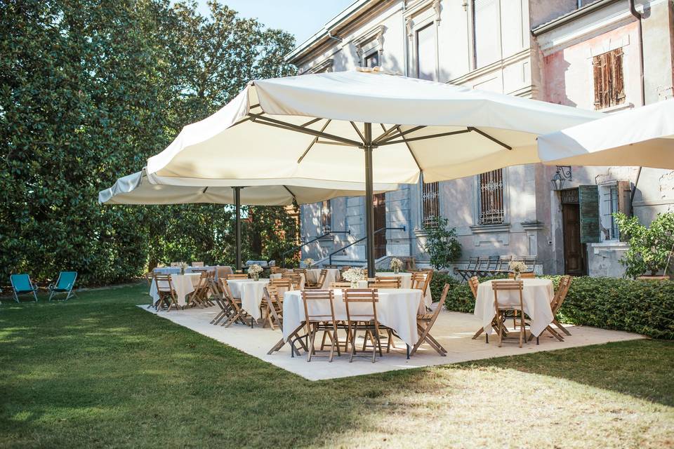 Aperitivo in giardino