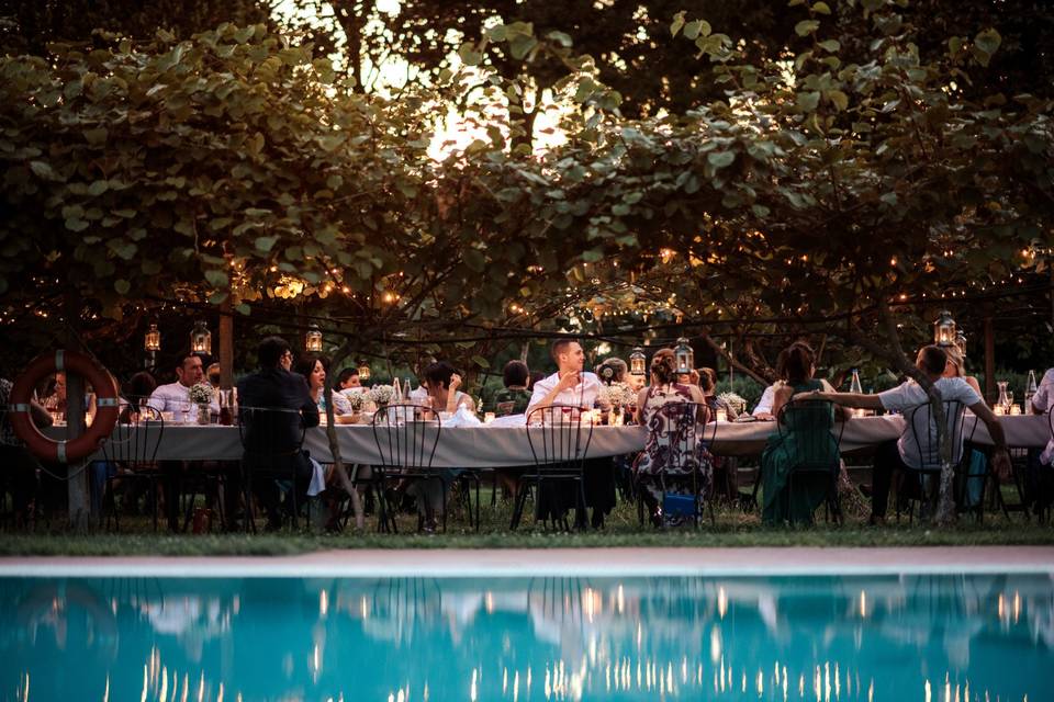 Cena a bordo piscina