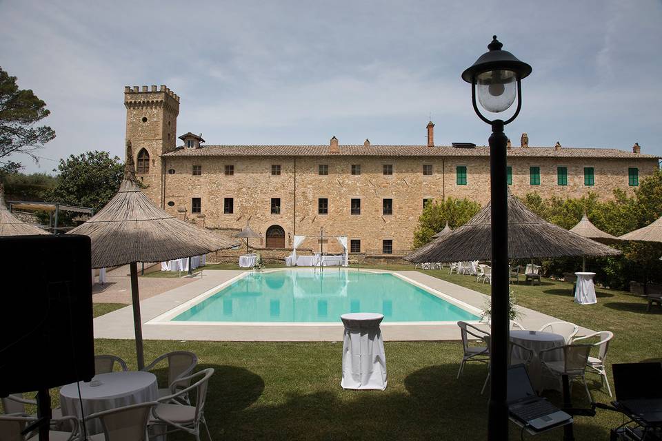 Aperitivo in piscina