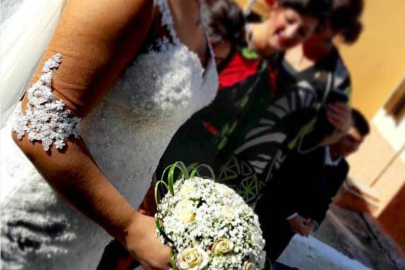 Sposa con bouquet