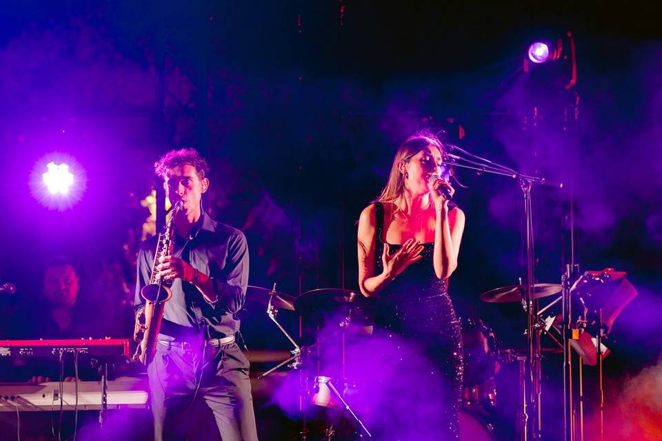 Full Live Performers