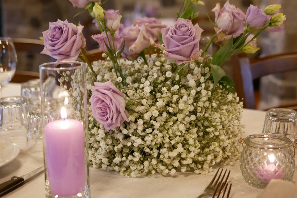 Gypsophila e fiori lilla