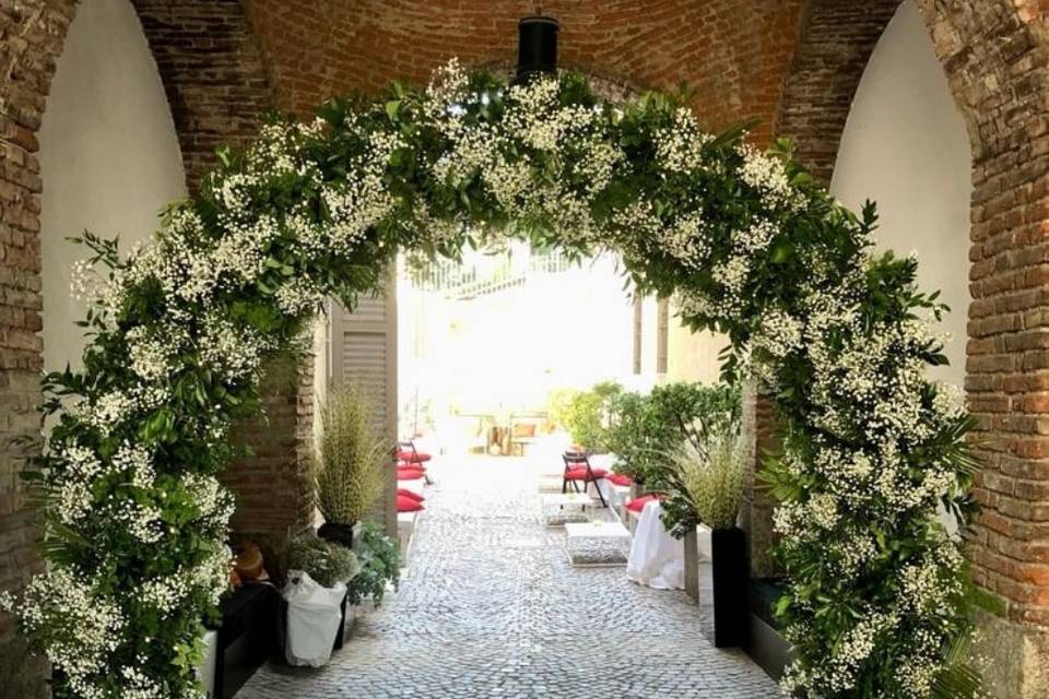 Arco floreale in Brera