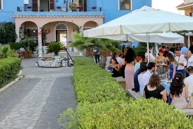 Aperitivo in giardino