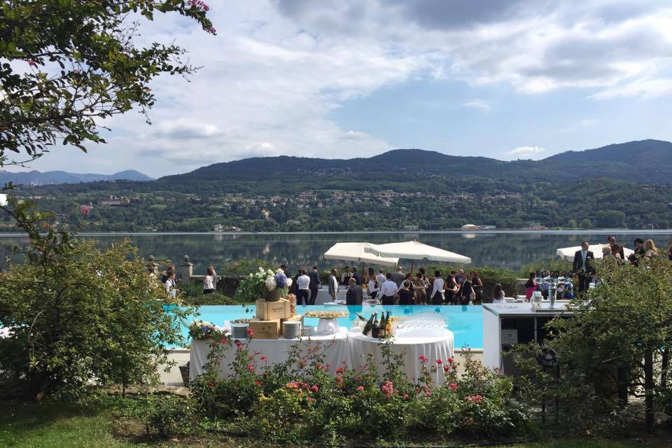 Aperitivo in piscina