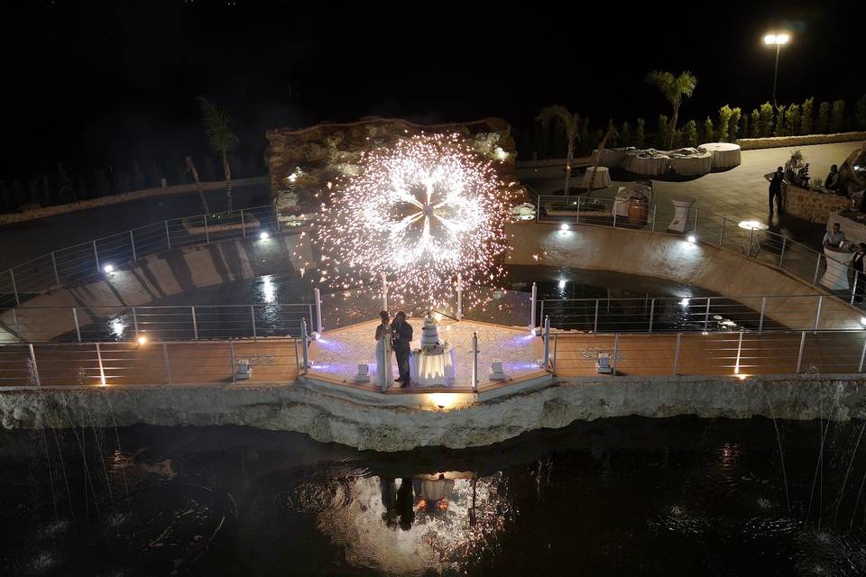 Taglio torta sul lago