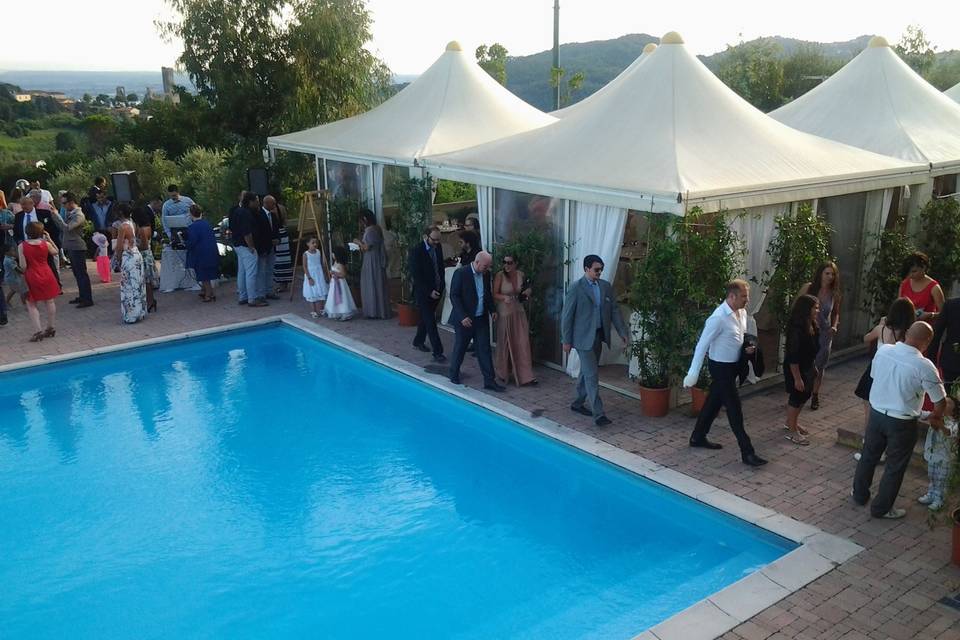 Invitati a bordo Piscina