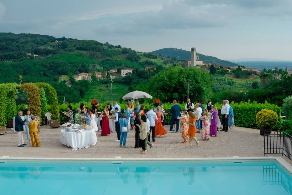 Aperitivo in piscina