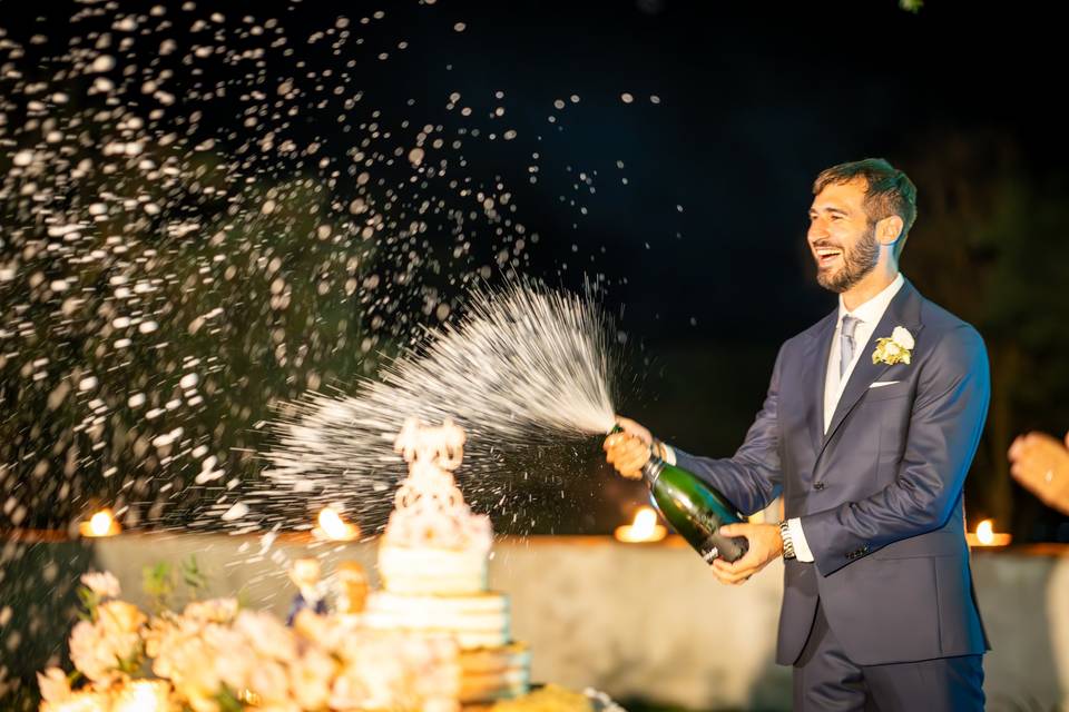 Si festeggia