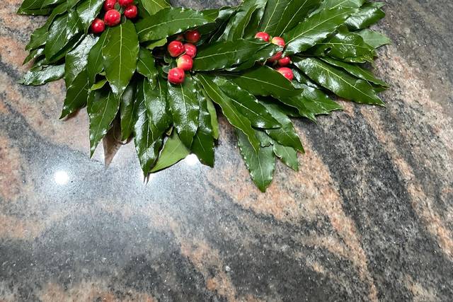 Corona di alloro con hypericum