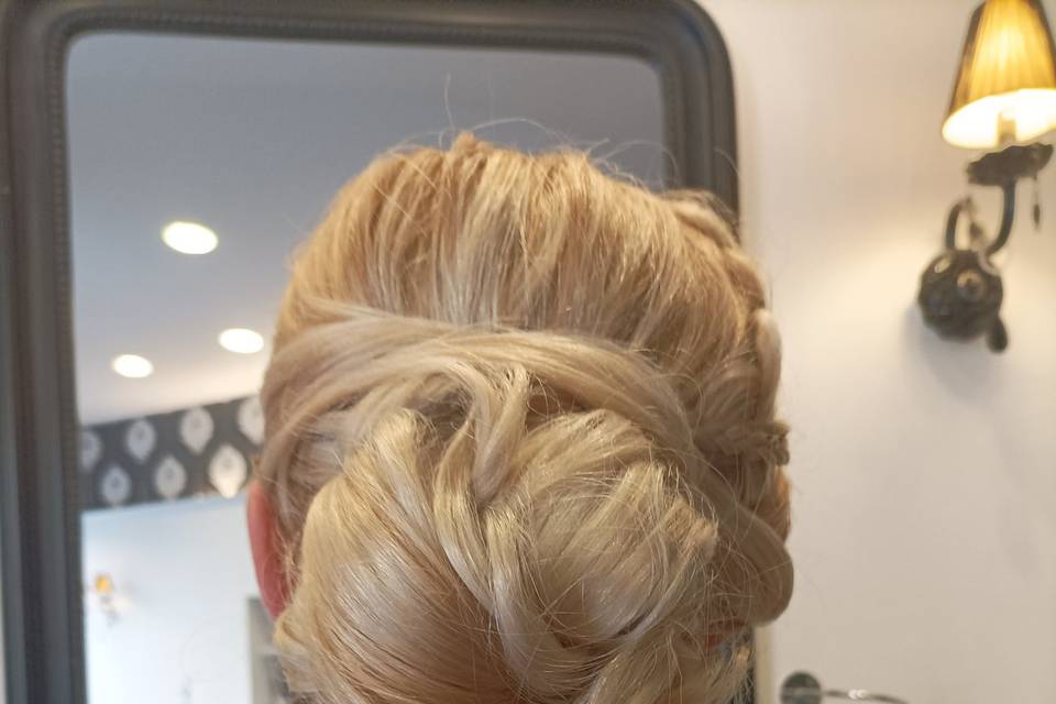 Chignon basso con trecce